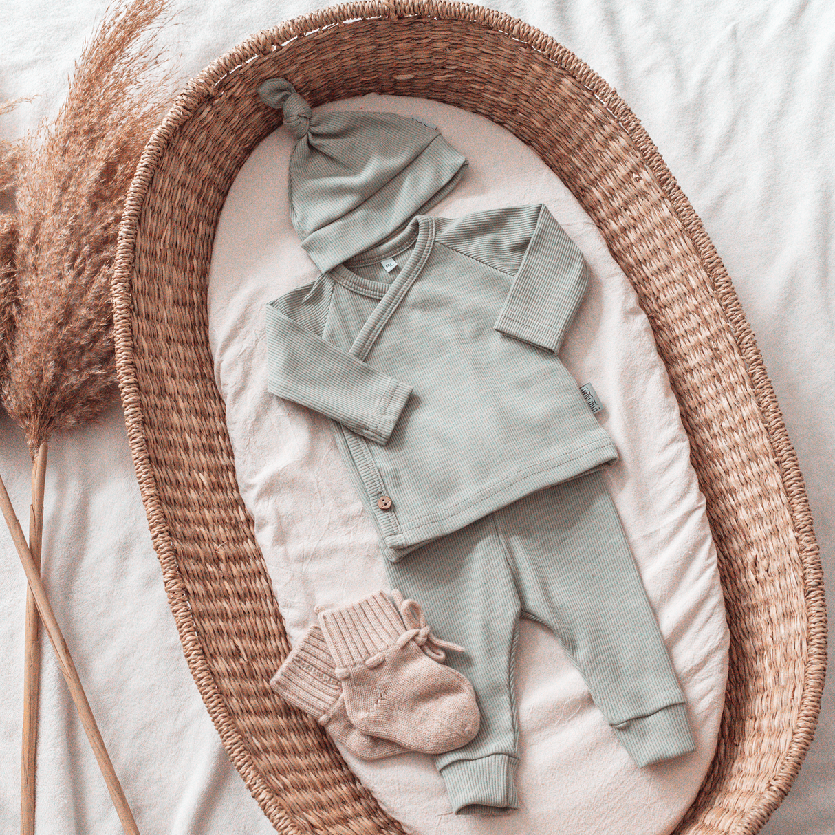 Newborn Muts + Broek Small Rib - Dusty Green